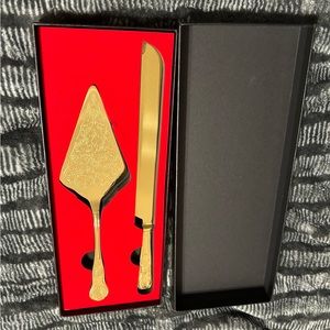 Gold cake cutting set